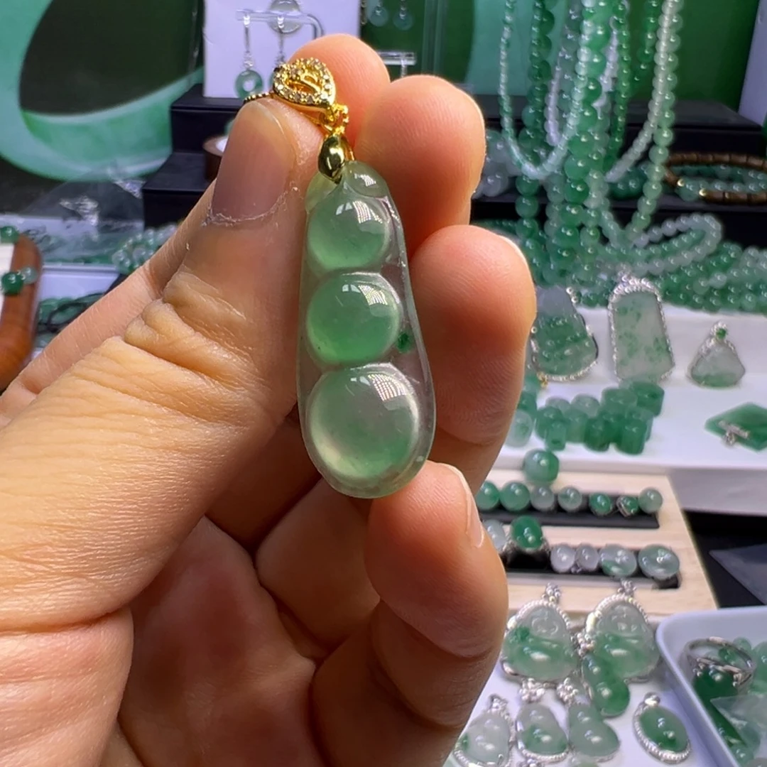 用***9颈饰合金石英质玉（非洲翠）