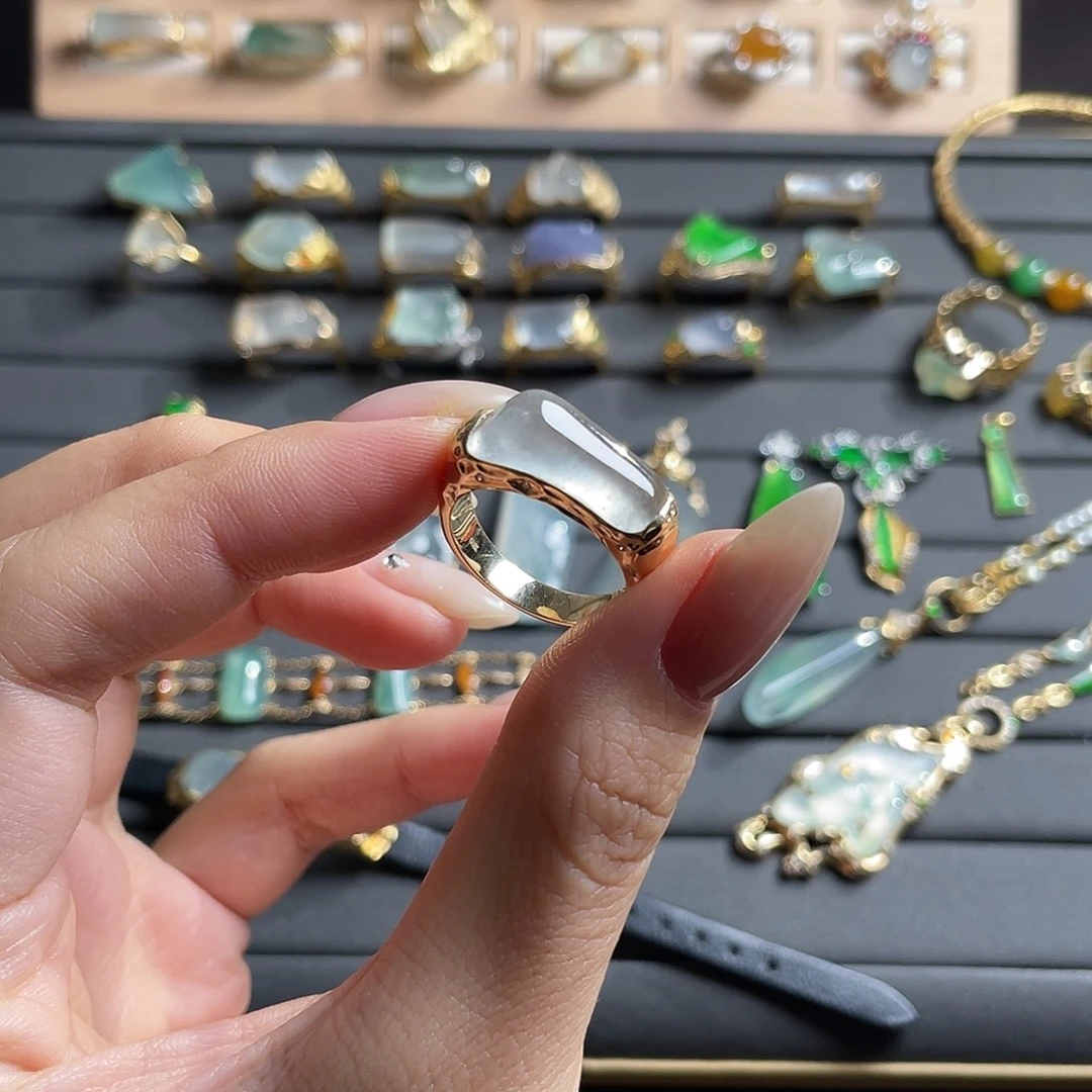 顺***水翡翠18K金镶嵌戒指玻璃底随行山戒指 48小时鉴赏