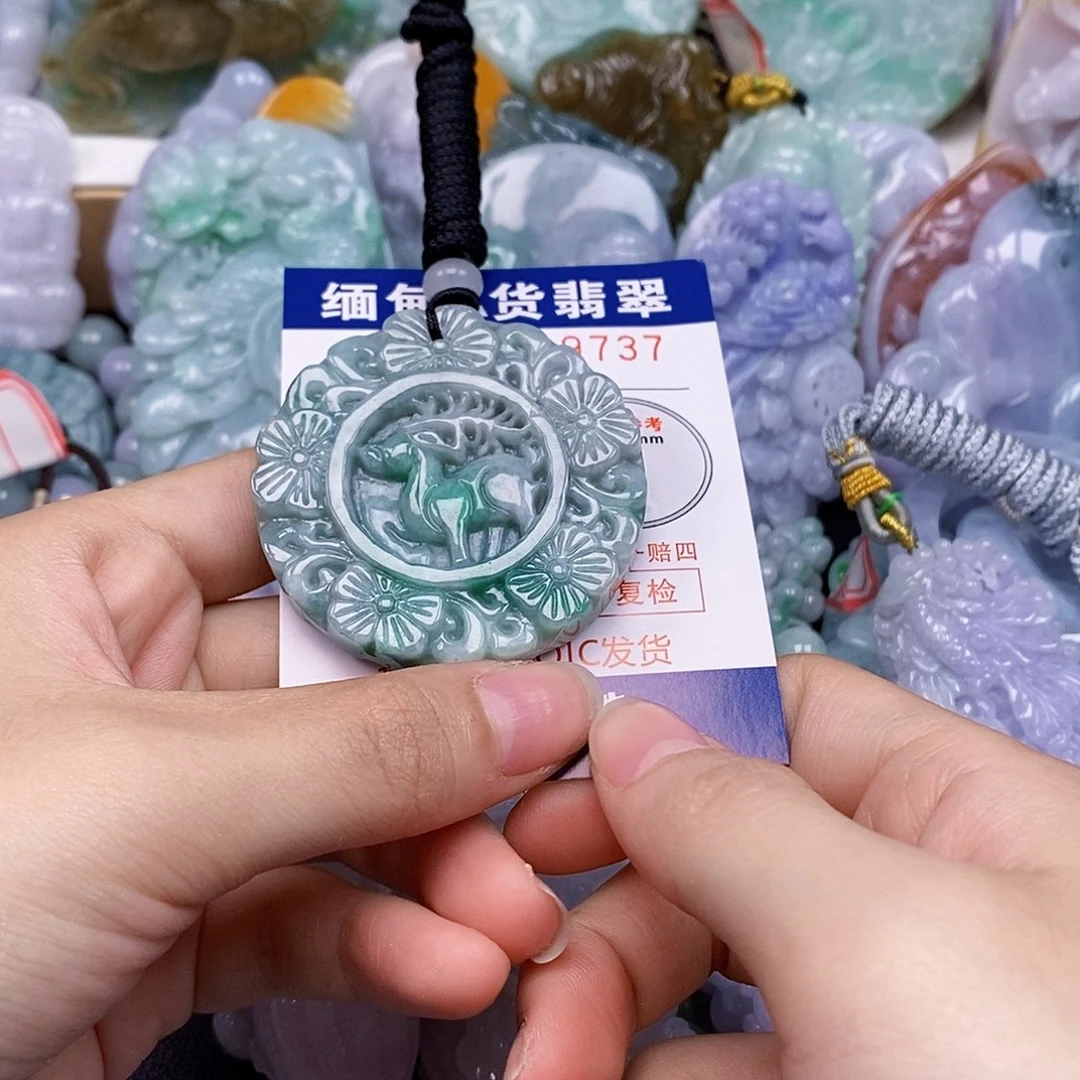 吊坠(不含链)未镶嵌翡翠