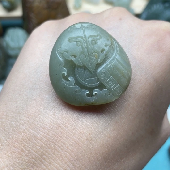 颈饰未镶嵌和田玉（子料）