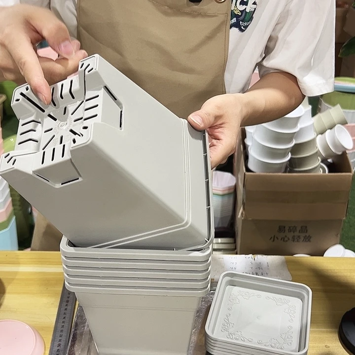 方形口16高18灰白带托6个