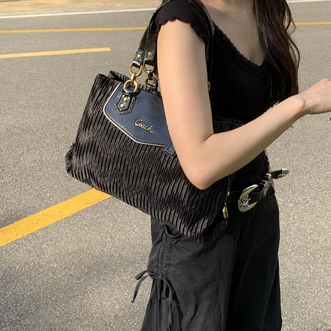 未使用 COACH/蔻驰 coach黑色降落伞布拼皮麦迪逊托特单肩包hd