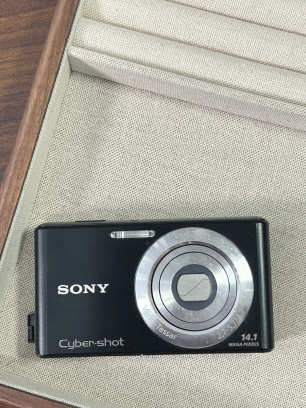 9新 Sony/索尼 w530 黑色 屏幕划痕 ccd数码相机光学变焦