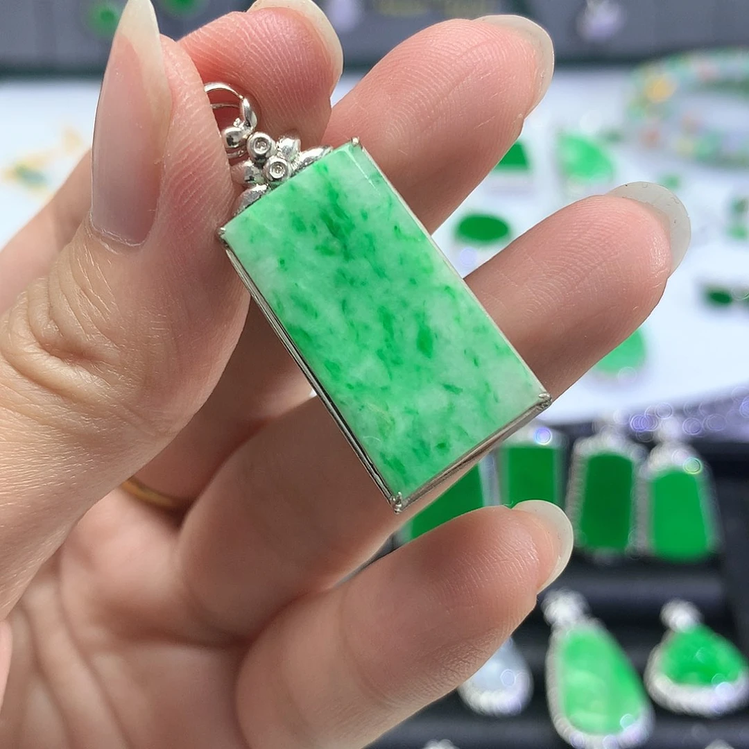 吊坠(不含链)18K金镶嵌翡翠