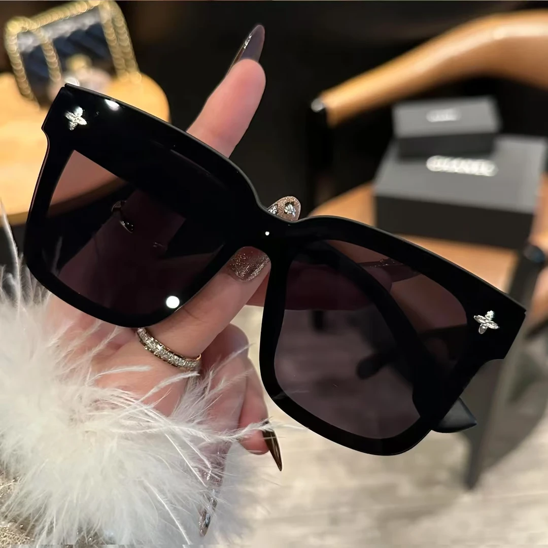 时尚轻奢高透防晒墨镜（收纳盒）