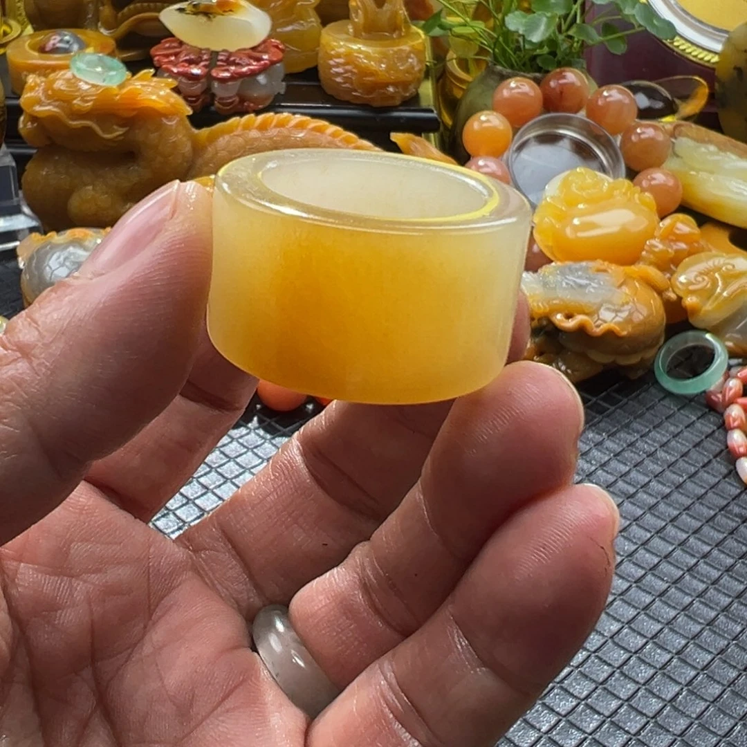 石英质玉未镶嵌颈饰