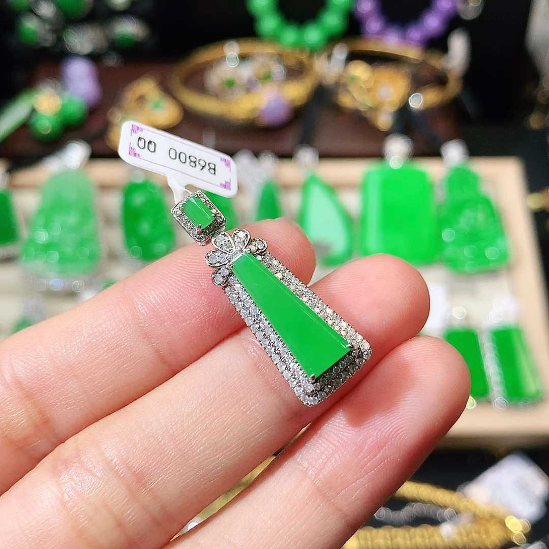 吊坠(不含链)未镶嵌翡翠