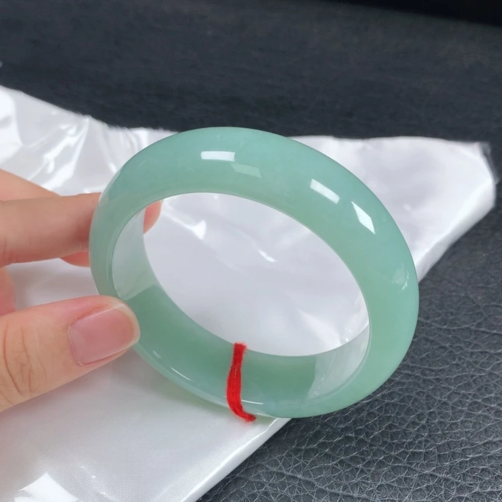翡翠未镶嵌手镯。。