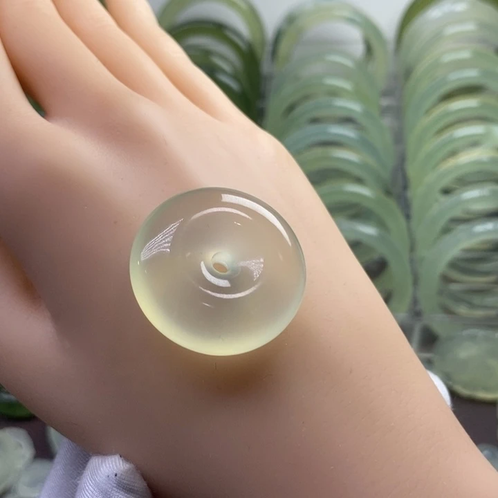 蛇纹石玉颈饰未镶嵌木*