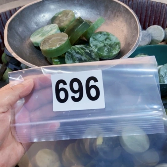 【闪购商品】蛇纹石玉未镶嵌珠宝半成品久*