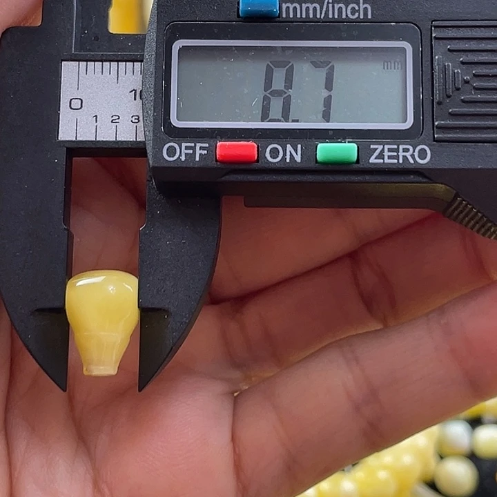 桂***枝未镶嵌蜜蜡裸石56号