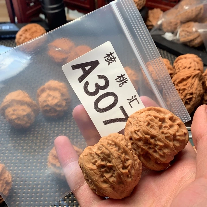 文玩核桃吊坠靠山王