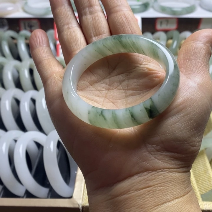 石英质玉（天山翠）未镶嵌手镯