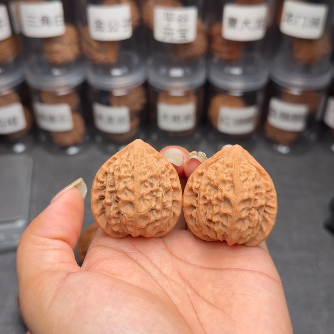 @***？文玩核桃把件全品金牛