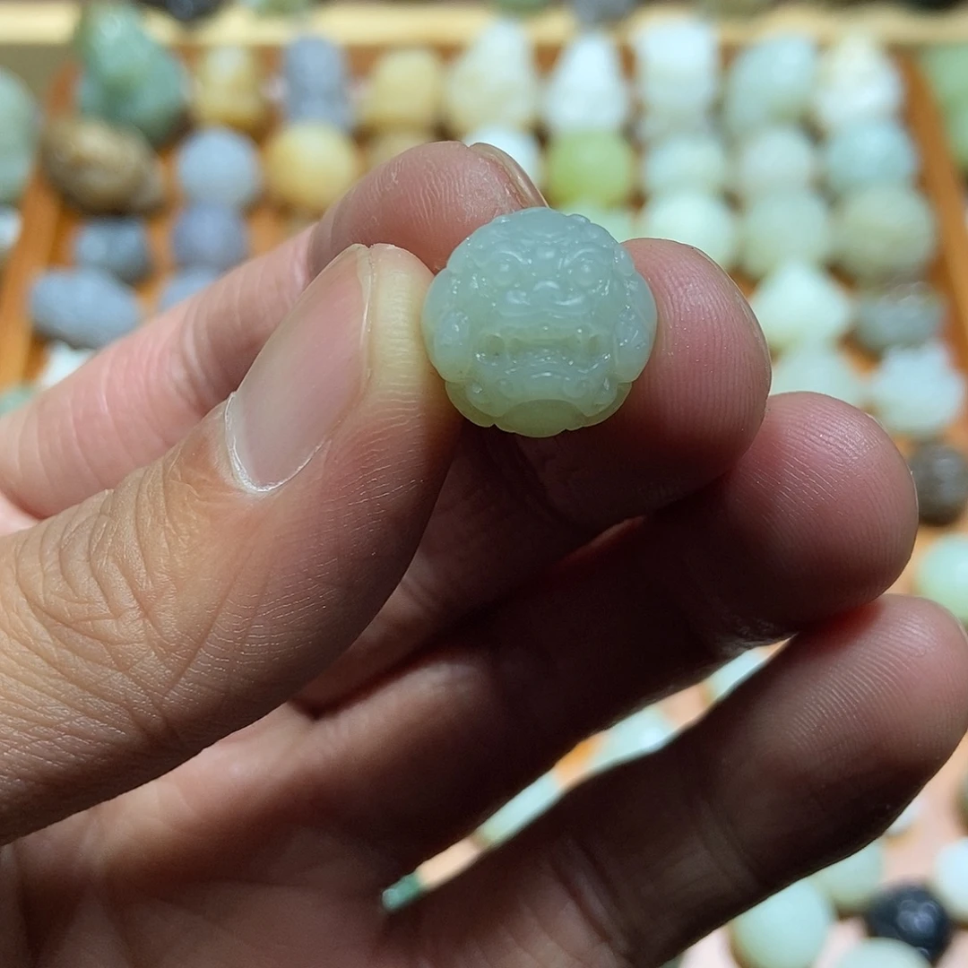 和田玉未镶嵌颈饰定制