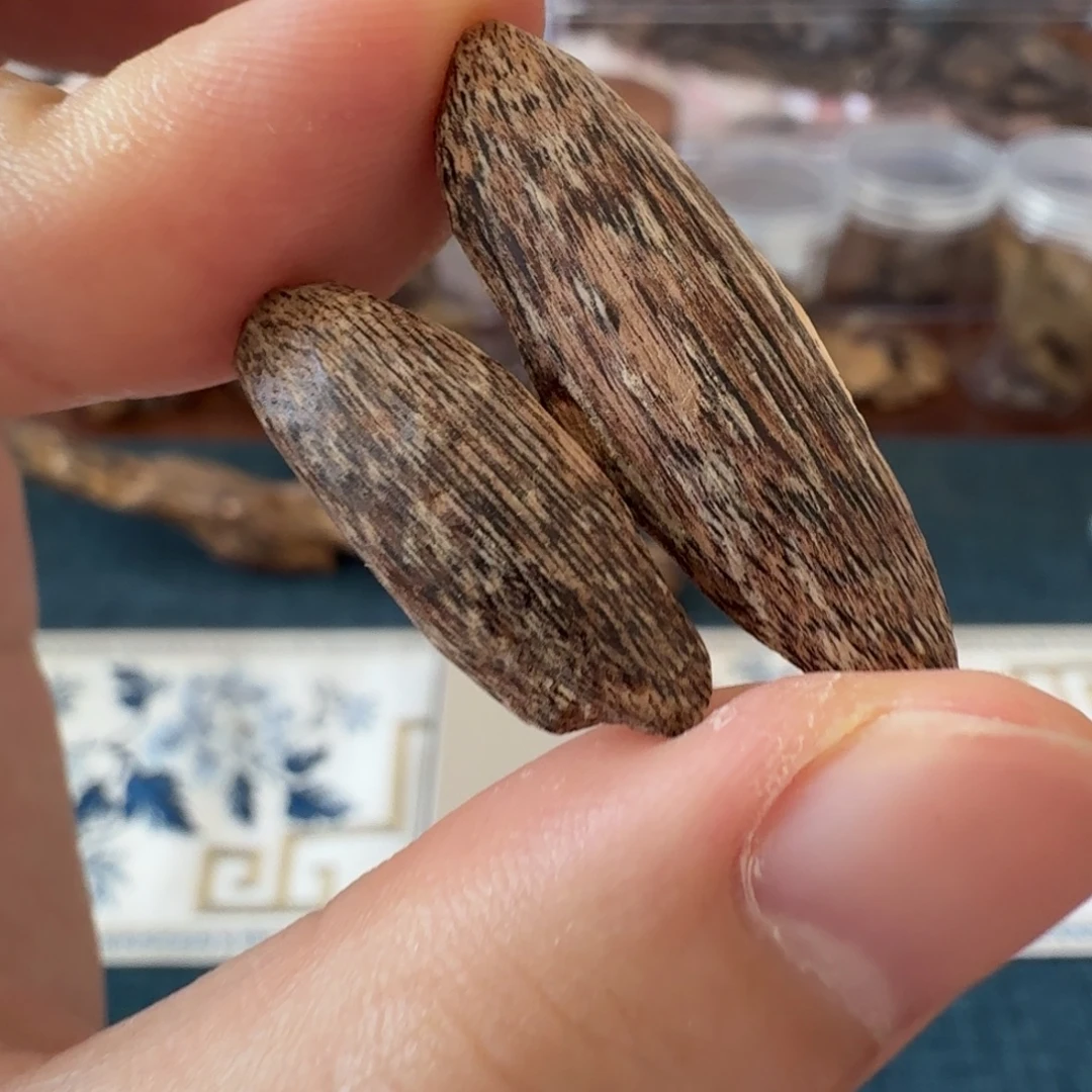 沉香海南黄油格瓜子
