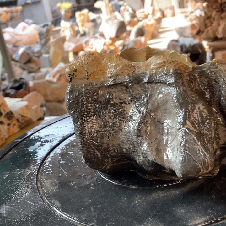 石材显*吖石头花盆突然造型