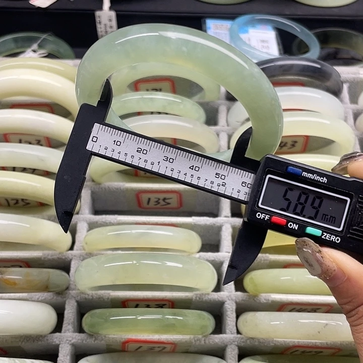 蛇纹石玉未镶嵌手镯134