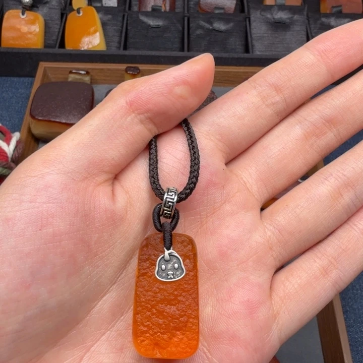 琥珀吊坠(赠链)未镶嵌