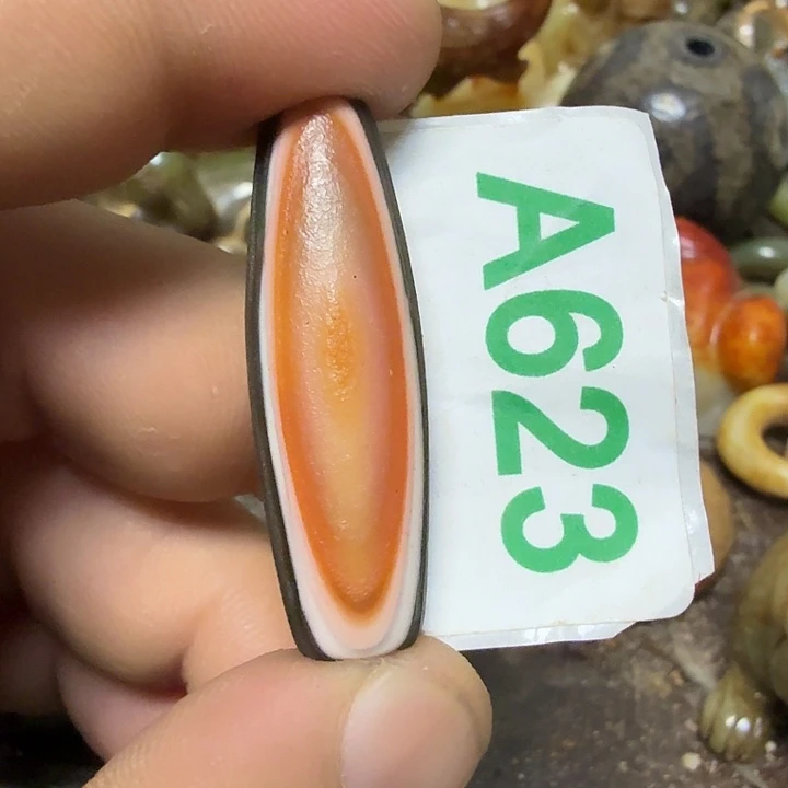 田***倩未镶嵌颈饰玛瑙/玉髓