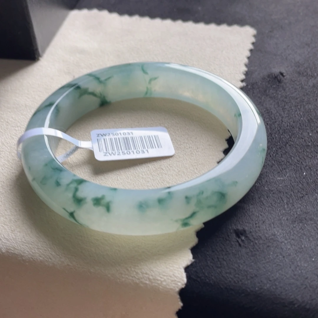 翡翠未镶嵌手镯三天鉴赏