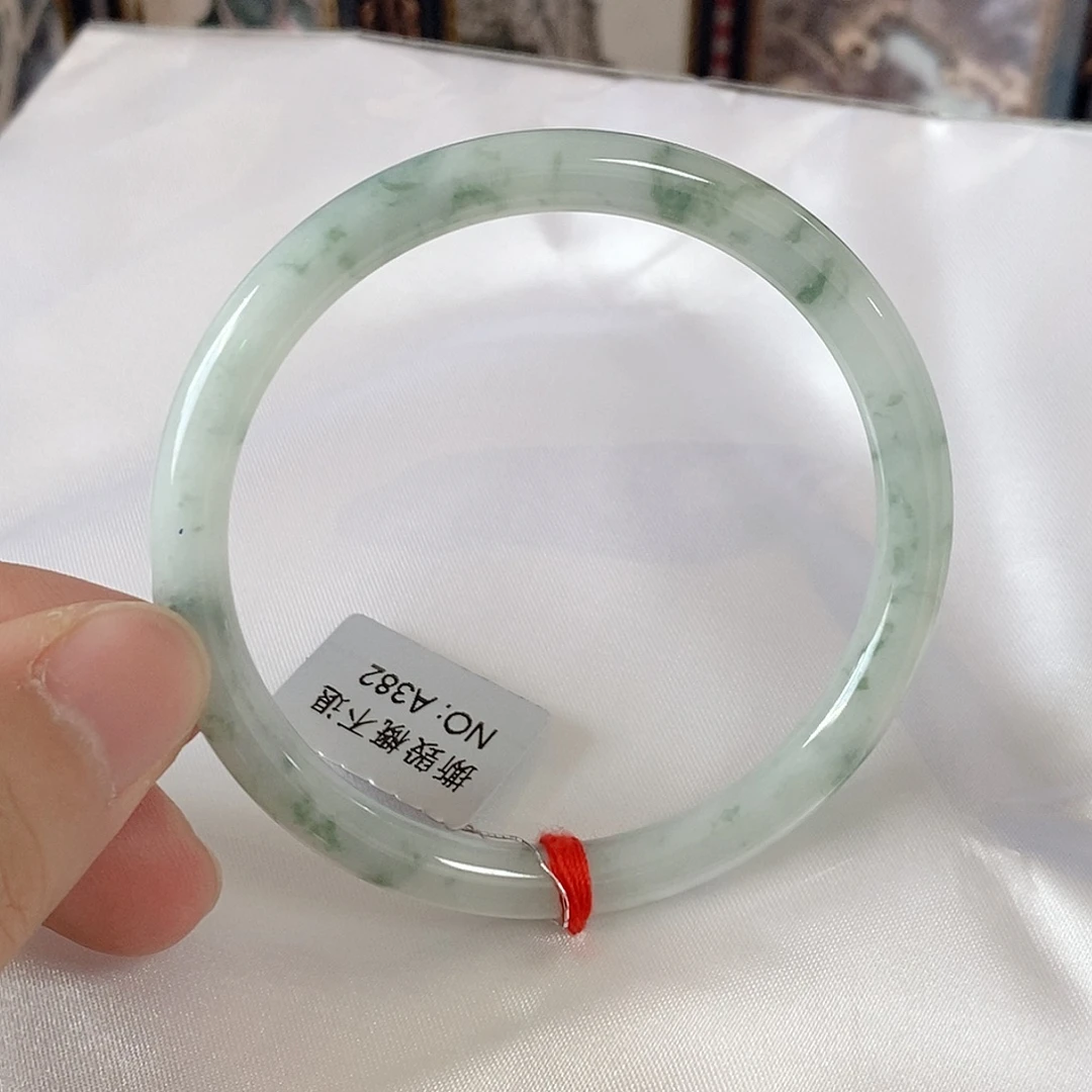 翡翠未镶嵌手镯（圆镯）