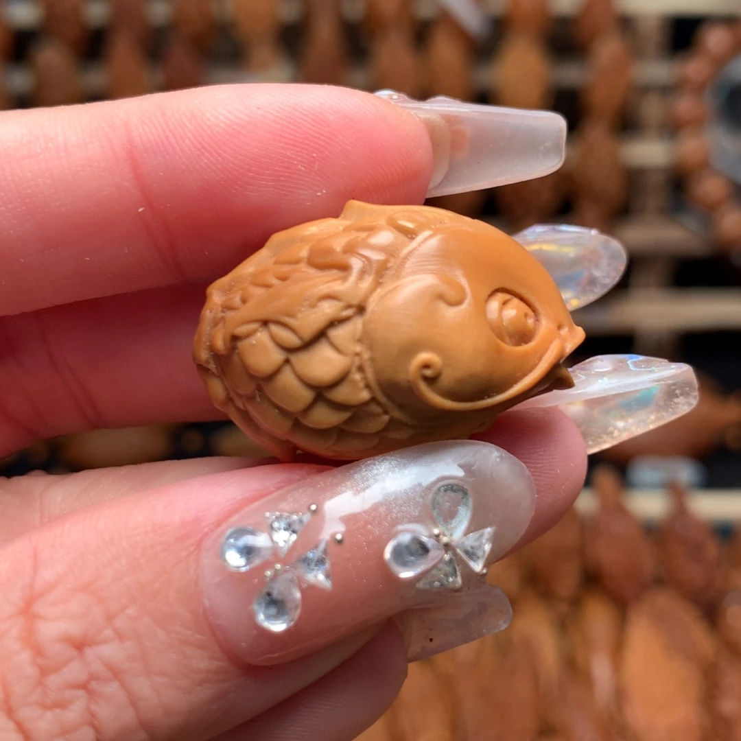 把件橄榄核小金鱼