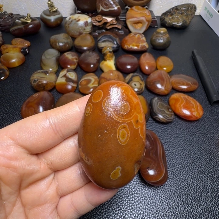 踏***浪瓷片马达加斯加奇石手把件