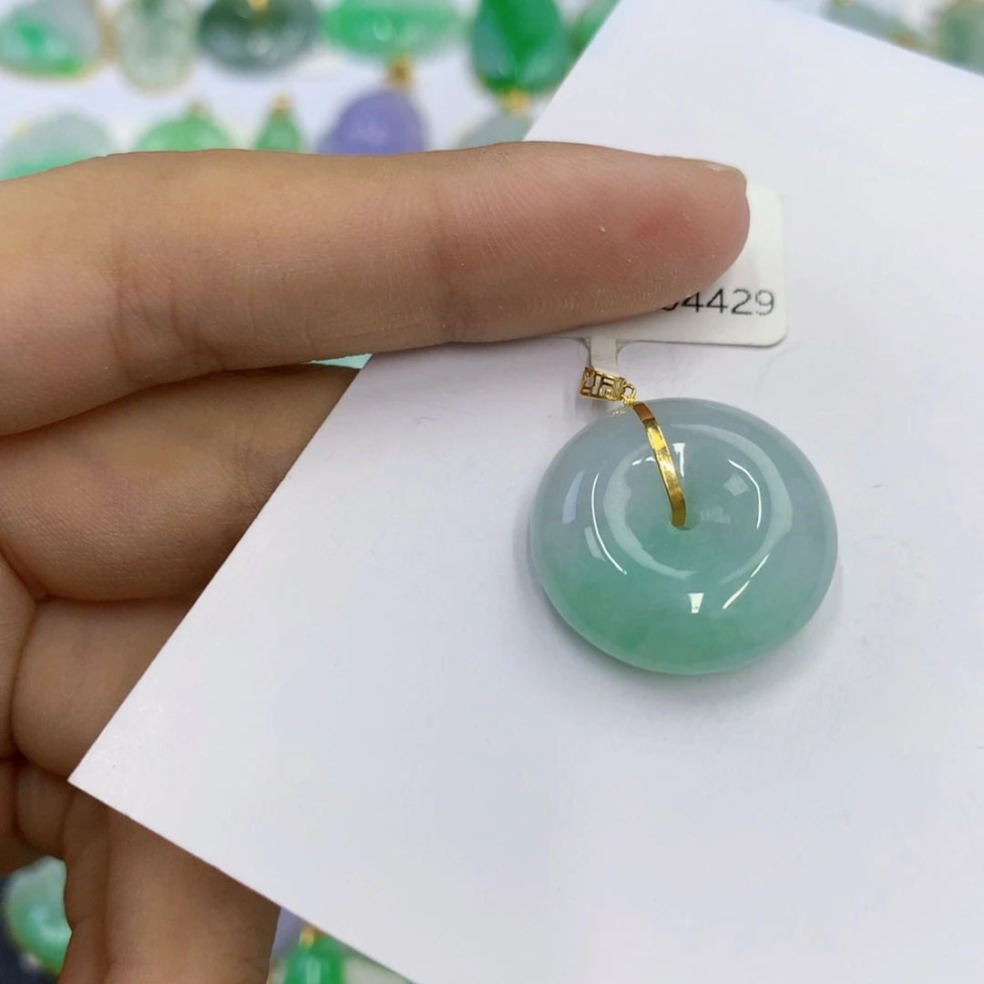 翡翠18K金镶嵌颈饰翡翠