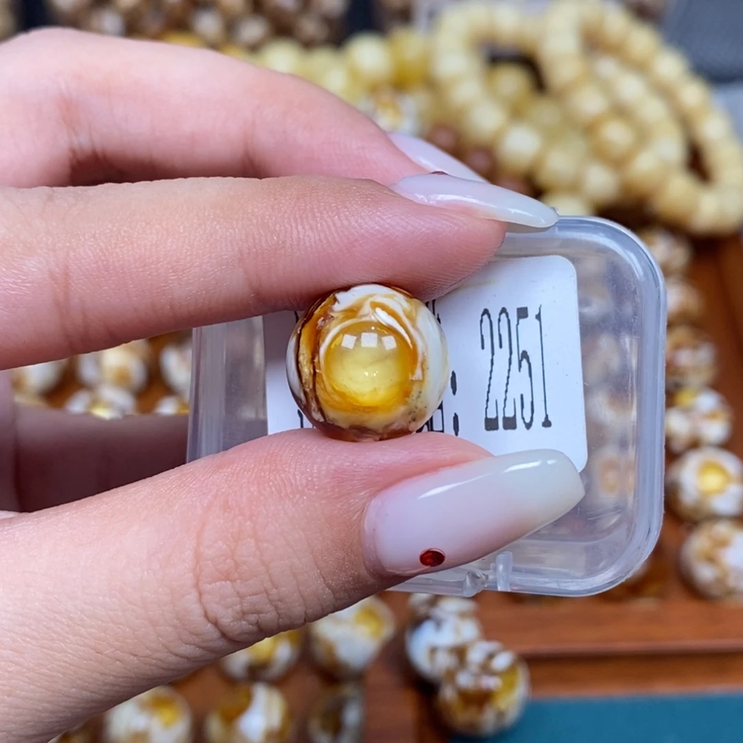 蜜蜡未镶嵌珠宝奇石2251