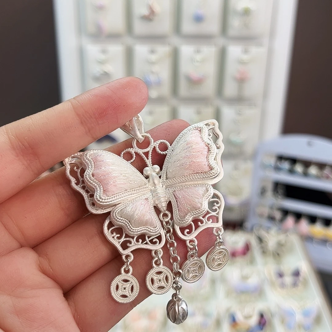 布艺合金蝴蝶吊坠