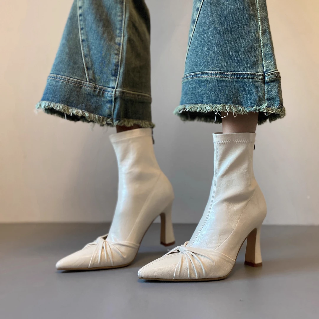 高跟弹力瘦瘦靴女高级感秋冬显瘦百搭短靴细跟尖时装靴