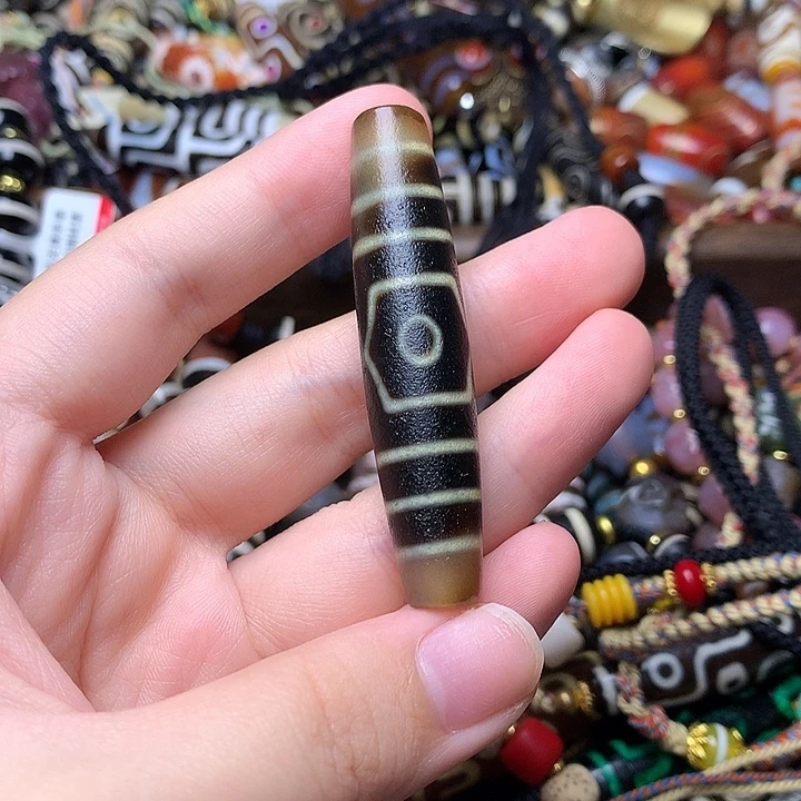 未镶嵌发一个玛瑙/玉髓