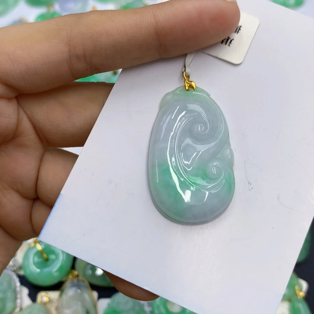 翡翠18K金镶嵌颈饰翡翠