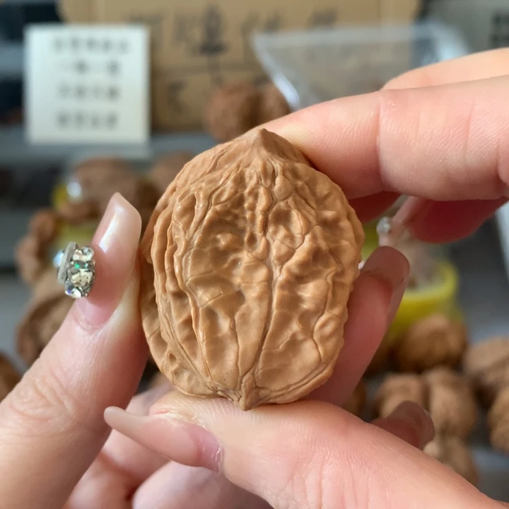 江***2吊坠文玩核桃异形单只，有瑕疵