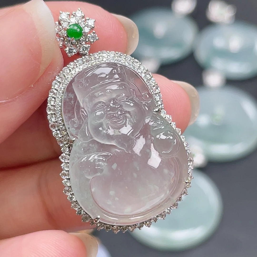 翡翠18K金镶嵌颈饰冰财神爷