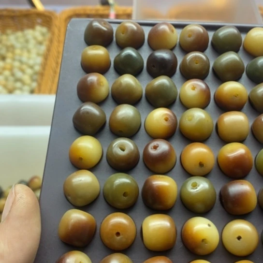 白玉菩提吊坠微瑕13/12敦煌桶60颗