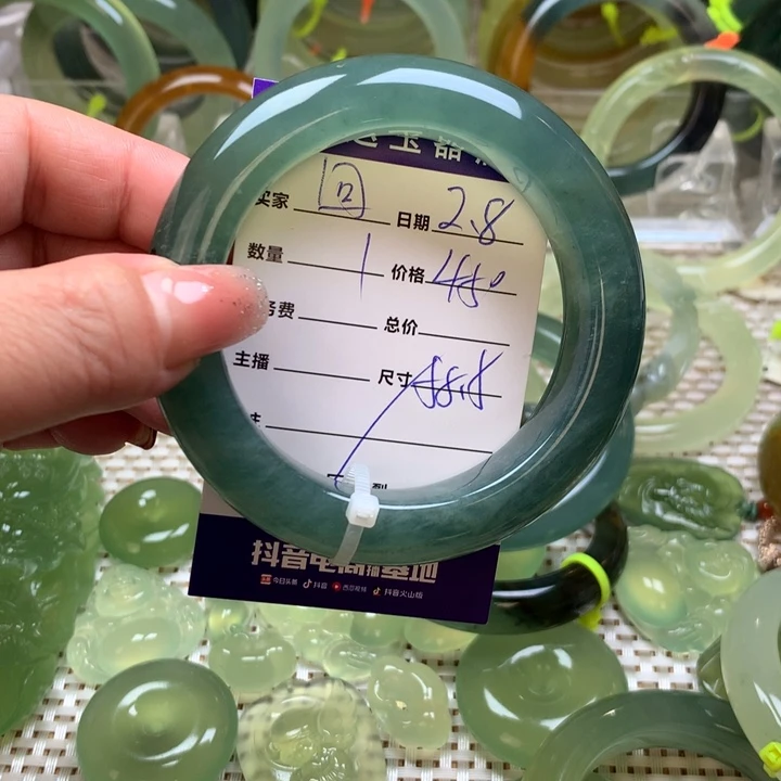 蛇纹石玉手镯未镶嵌回***性