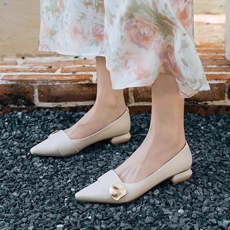 香港真皮2025新款仙女风杏色单鞋女尖头浅法式法式低跟玛丽珍女鞋