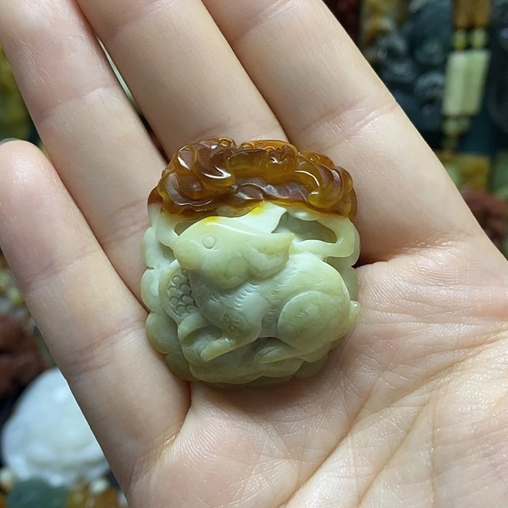 岫玉未镶嵌吊坠(赠链)