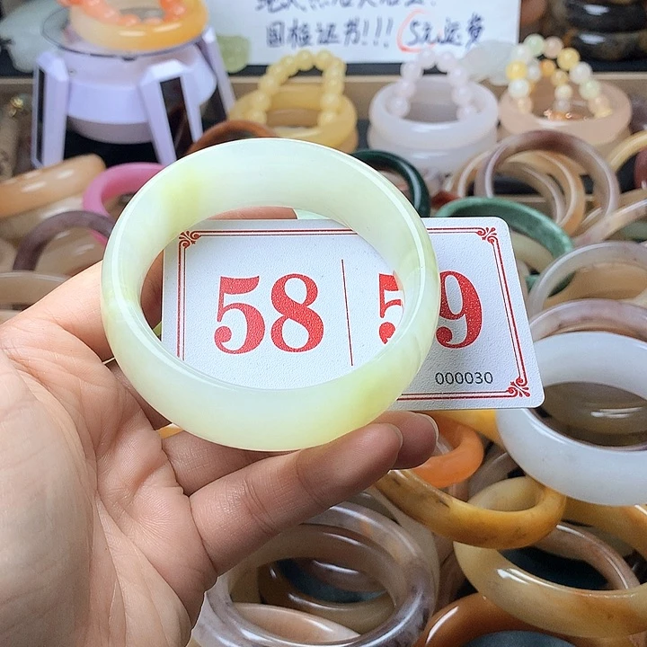 石英质玉（黄龙玉）未镶嵌手镯