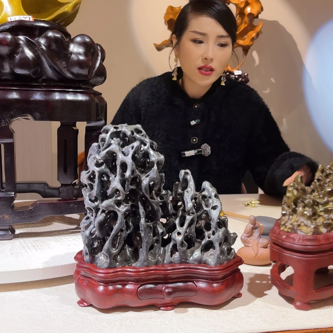 欣***太湖石摆件，高，21。 宽，21