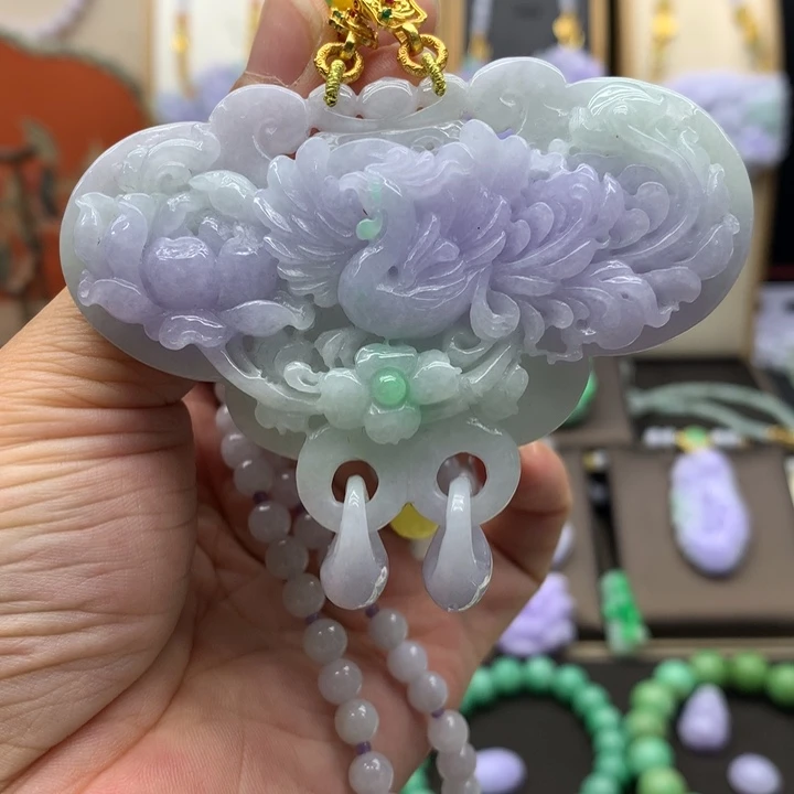 翡翠未镶嵌吊坠(赠链)