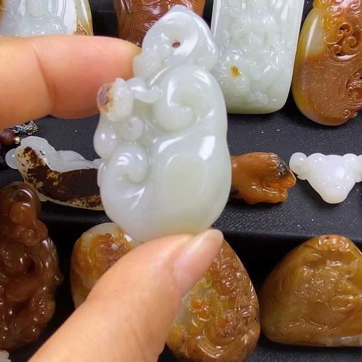 和田玉未镶嵌颈饰