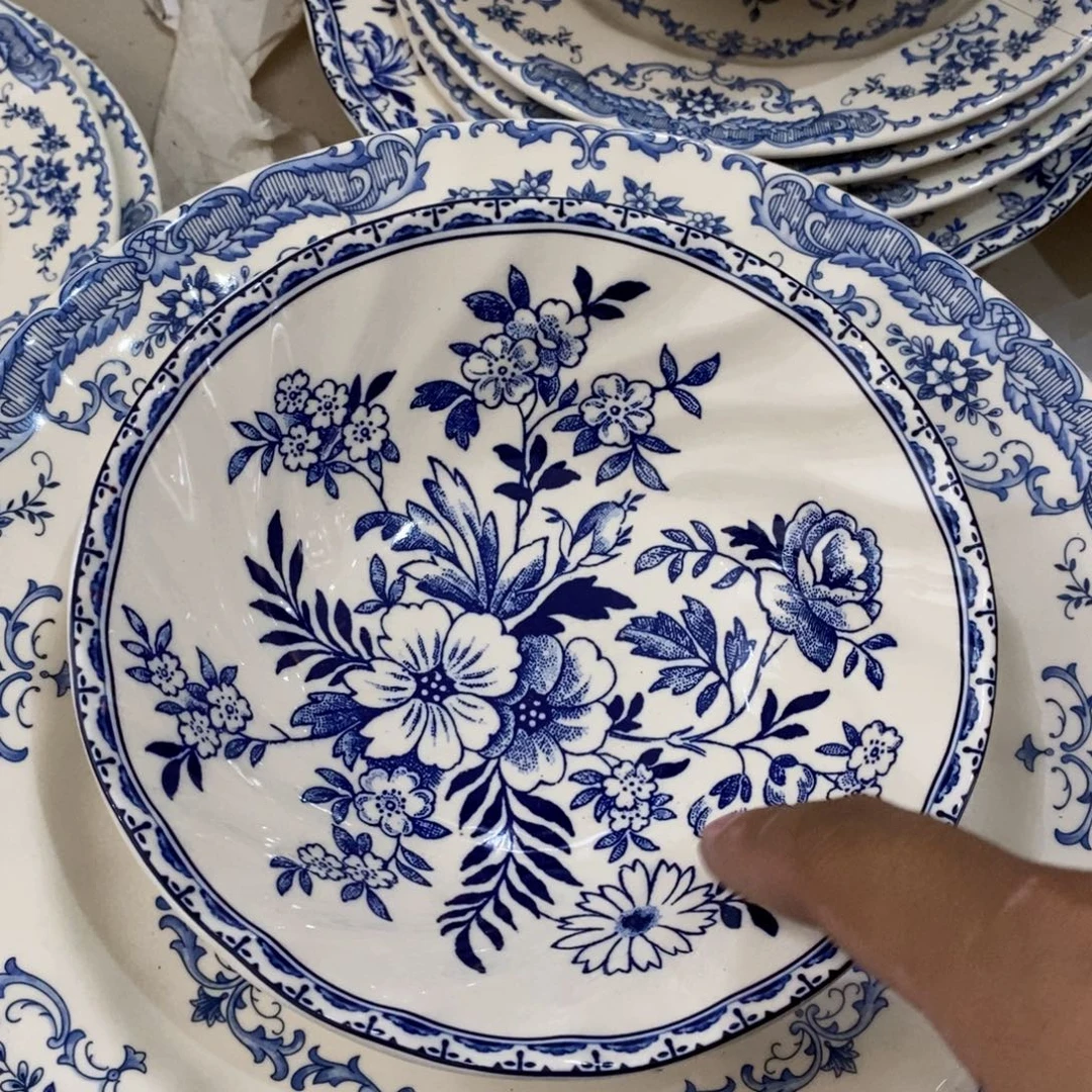 瓷微瑕青花六寸小碗