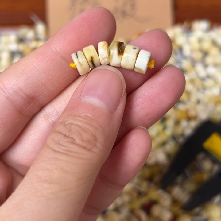 蜜蜡未镶嵌裸石7.7mm一组