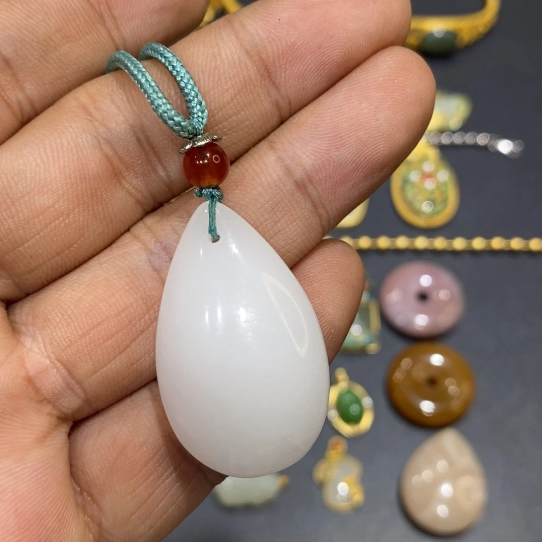 石英质玉颈饰未镶嵌