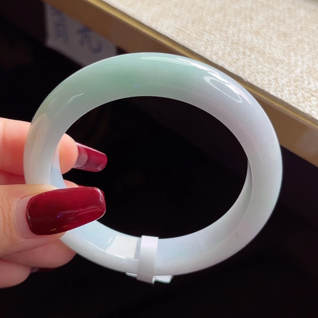 翡翠手镯未镶嵌手镯