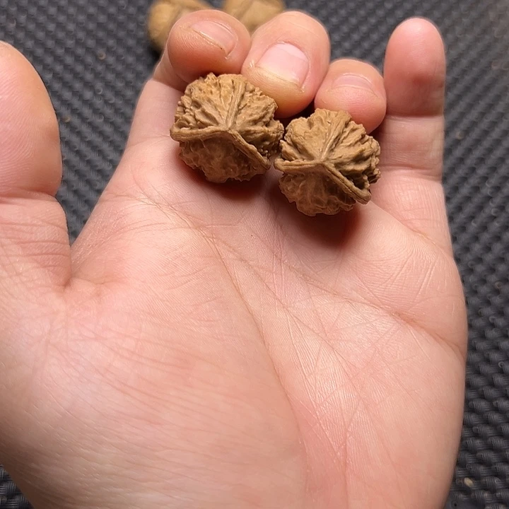 文玩核桃把件三棱