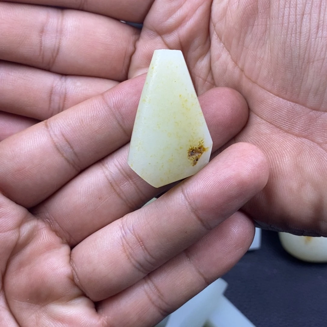 杨***航未镶嵌定制定制和田玉